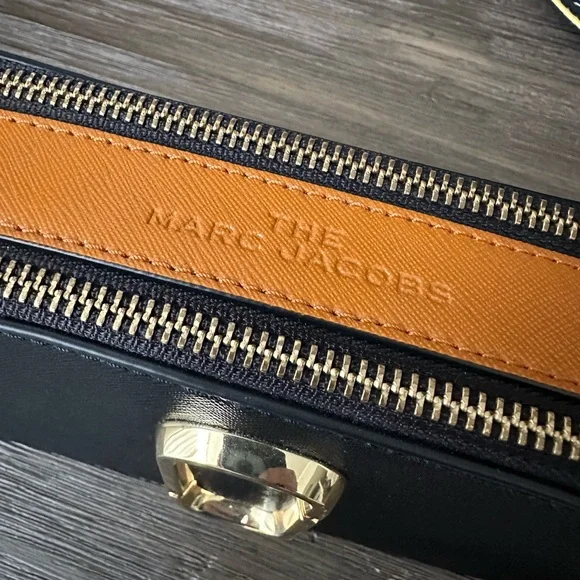 Marc Jacobs Black and Tan Crossbody Bag - Picture 2 of 5